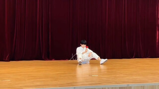 [Yang Bowen] Which boy in white is actually dancing on stage... "Spring Breeze Blows"