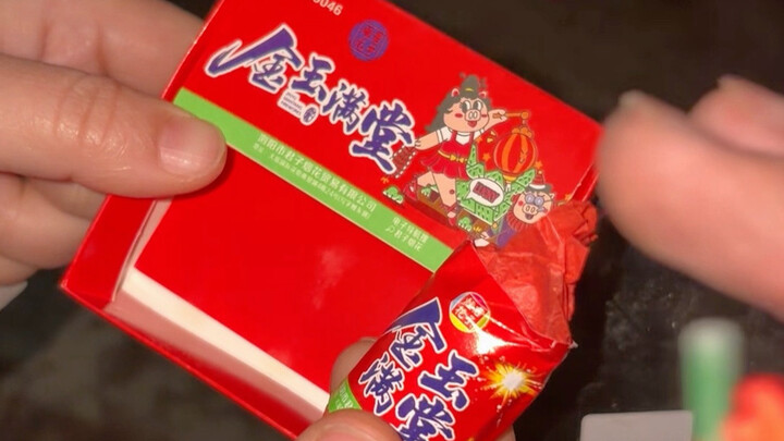 ของเล็กๆ ราคาไม่กี่หยวนต่อหนึ่งกล่อง กลับจุดไฟได้นานเกือบสองนาที?!? #ดอกไม้ไฟพลุ