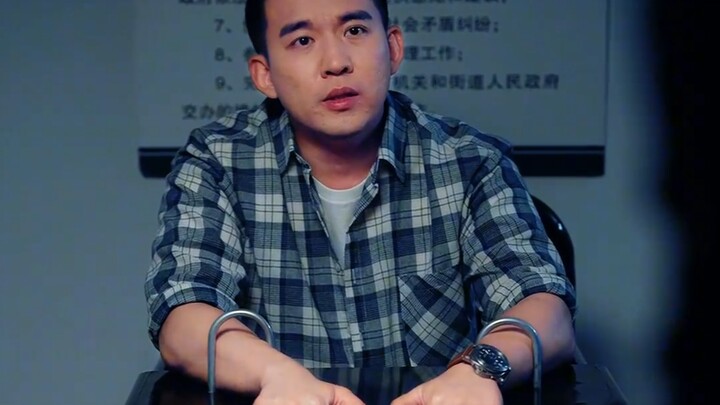 Người đàn ông vốn chỉ muốn tốt bụng dẫn dắt dân làng, nào ngờ lại trở thành cục bắt tội phạm đâm sau