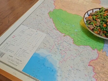 The vegetables on the North China Plain are especially delicious today, hum!