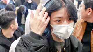 首来中国内地！【TXT】飞中国苏州参加签售机场！