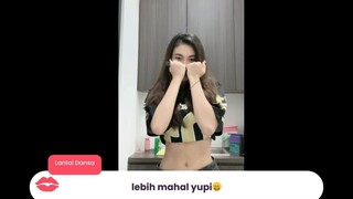 Ihhhh Ngintip apa tuh Mata doang yg keliatan atau ada yang lain