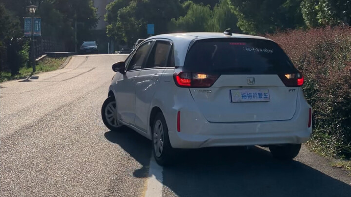 Hanya dengan tiga langkah, Anda bisa menguasai parkir menyamping!