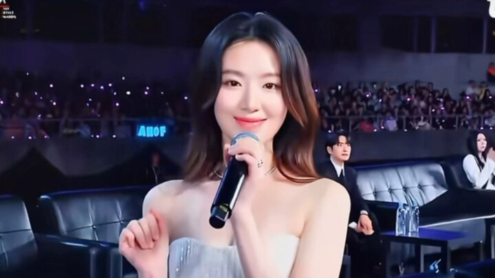 Tiga bintang besar tampil bersama langsung: Jang Won-young, Ye Shuhua, JJ Lin