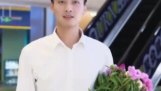 副镇长为了宣传家乡也是豁出去了，芍药真美，垫江徐镇长也是真帅，“快点儿更新！我要追更！追更！”