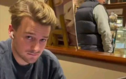 Hẹn hò vụn vặt nơi công cộng – Phần 1