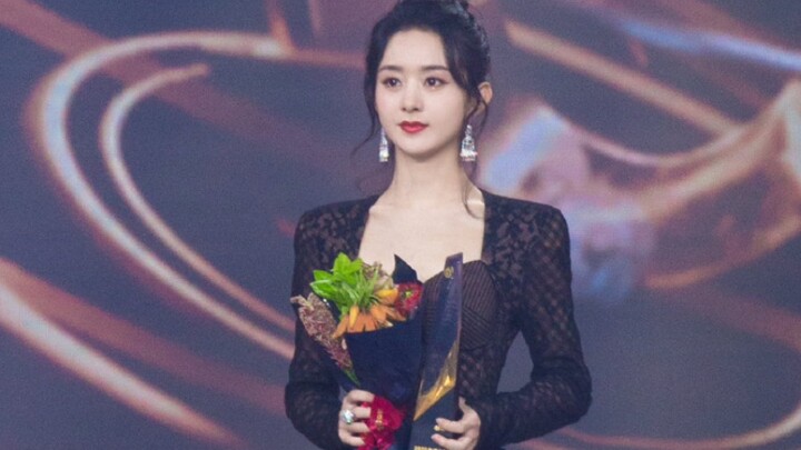 Danh tiếng của cô ấy trong ngành vượt ngoài sức tưởng tượng của bạn, ai từng hợp tác đều khen ngợi.