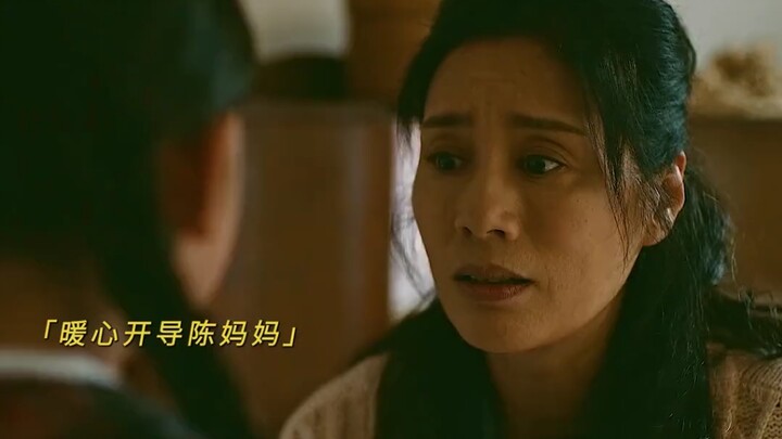 After losing her son, the mother refuses to move out of the dilapidated house. A little girl persuad