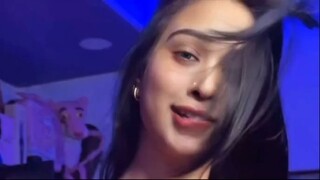 Dia Gak Usah Ngapa-ngapain, Udah Menarik Aja / She Does Nothing, Still Captivating