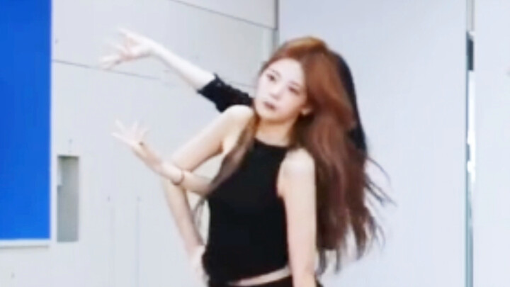 自剪lia练习室｜脱胎换骨了lia 这律动这柔软的 下了多少功夫呀