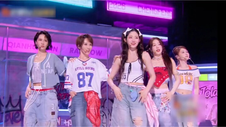 Khi tôi đổi nhạc nền sân khấu của “Làn sóng chị gái” thành “Hype Boy”…