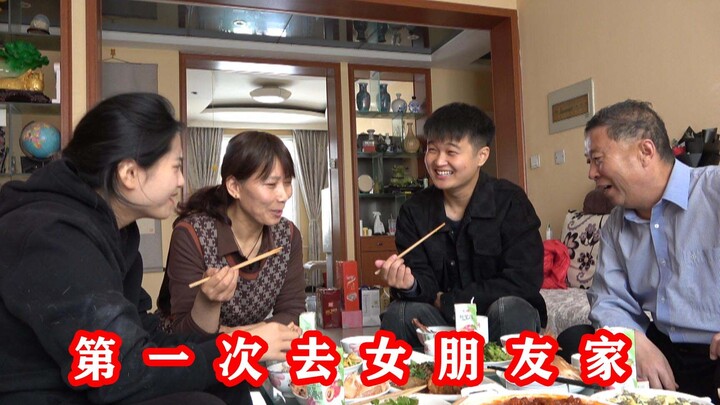 First Time Visiting My Girlfriend’s House: Her Mom Puts in All the Effort to Cook a Full Table of Di