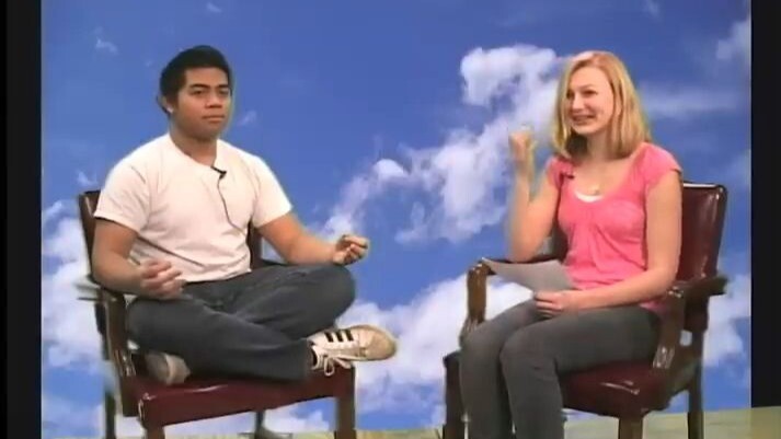 นักข่าวสาวห้ามหัวเราะ VS ปรมาจารย์กังฟูหวัง