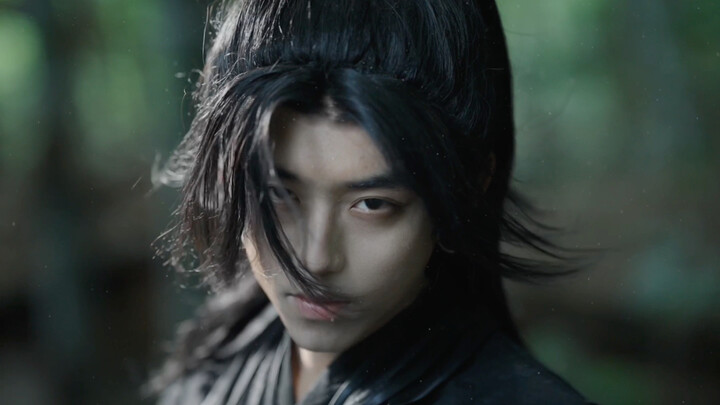 "على النهر المعاكس، تراجع كل الخالدين، لم يستطع الحب هزيمة دموع المثابرة"