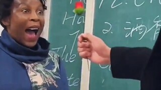 中国留子的人情世故 只需略微出手 就能轻松拿捏住人情世故