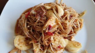 ส้มตำข้าวเหนียวหมูปิ้งแซ่บๆจร้า Spicy Papaya Salad