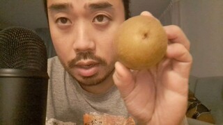 ASMR EATING SOUNDS - GOLDEN KIWI
