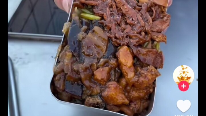 On TikTok, a Chinese street vendor selling Northeastern-style boxed meals has sparked a heated debat