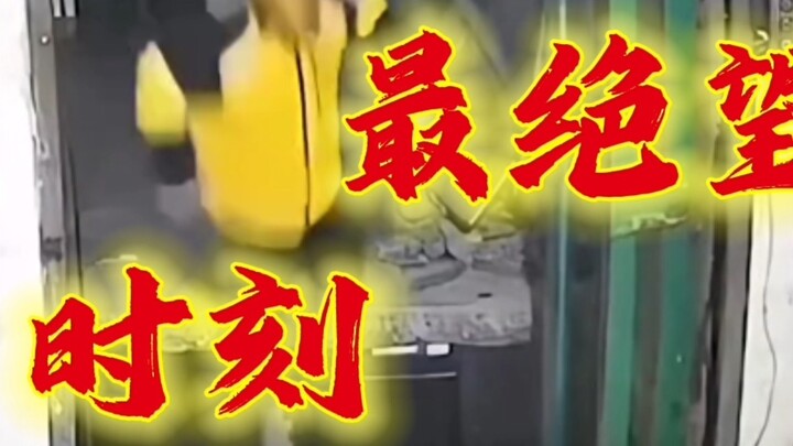 Đây là khoảnh khắc tuyệt vọng nhất của người giao hàng