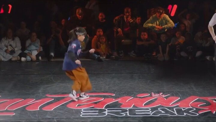 Cô bé 10 tuổi BGIRL Qiao Yun~ đã đánh bại một số tuyển thủ Red Bull trong cuộc thi của Pháp (xem đội