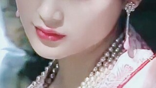أرجو من المخرجين اليوم أن يُلقوا نظرة على هذا! عند تجسيد شخصيات كلاسيكية جميلة، عليهم تجنّب وجوه مشا