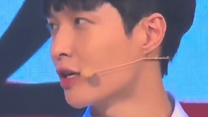 ถามจางอี้ซิง: ใครหล่อที่สุดในวง EXO?