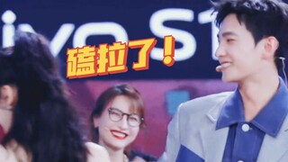 تعبير وو شين هذا هو أنا تمامًا! هل "الغرق فيه" يعني الوقوع في الحب؟ المسافة بينهما تكاد تسمح بالقبلة