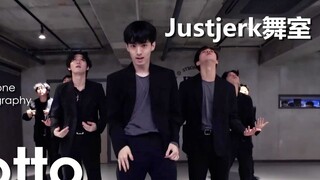 ซิงเกิลฮิตของ EXO อย่าง Lotto ได้รับการออกแบบท่าเต้น! คณะเต้นฟีโรโมนในชุดสูทสุดเท่ เท่สุดๆ! [Justjer