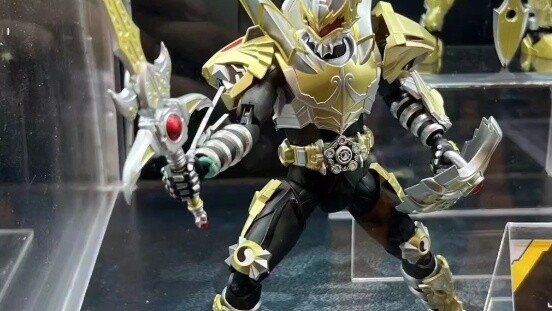 Weird proportions, strange shapes, 18 cm movable, are these "golden" and joints serious? The Audi Ar