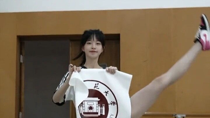 各大高校女生甩海报挑战3