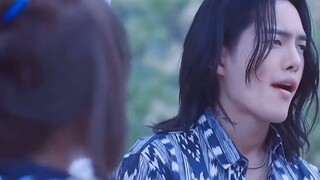 To Lee Sara, Yeonjin is just a piece of cake. Lee Sara is really a madman. She is crazy.