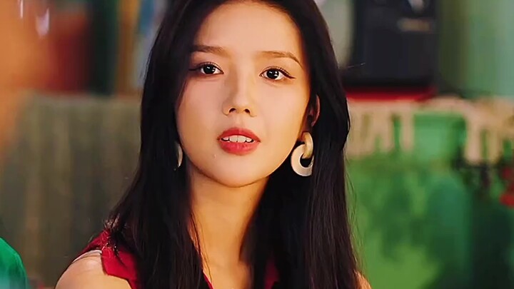 These childhood sweethearts being totally clueless about each other are just too hilarious!