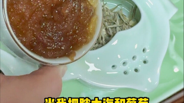 Khi tôi cho quả phì đại hải và nho vào trà pha cho bố mình, một bậc thầy thẩm định trà cấp cao, uống