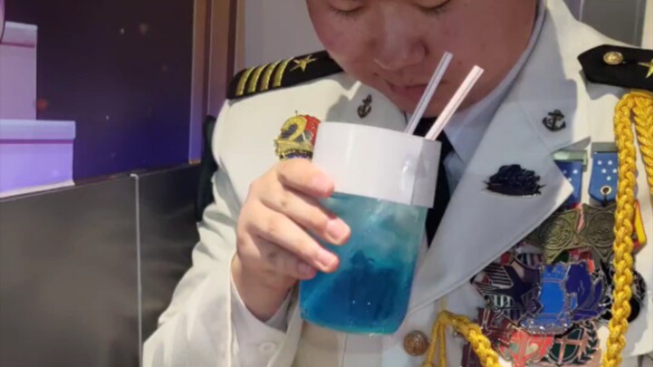 [Azur Lane] Commander Stumbles Into a Crossover Restaurant and Panics Over the Cooling Water!