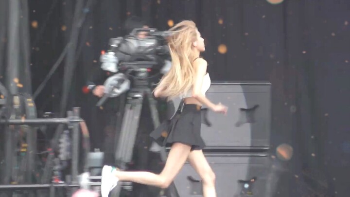 【ROSÉ】ความรู้สึกเยาว์วัยที่ล้นออกมาจากหน้าจอได้รับการเห็นมาแล้วนับล้านครั้ง