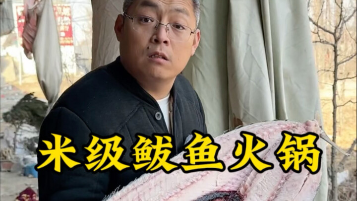 A 100-yuan dinner featuring a 1.5-meter-long hairtail fish