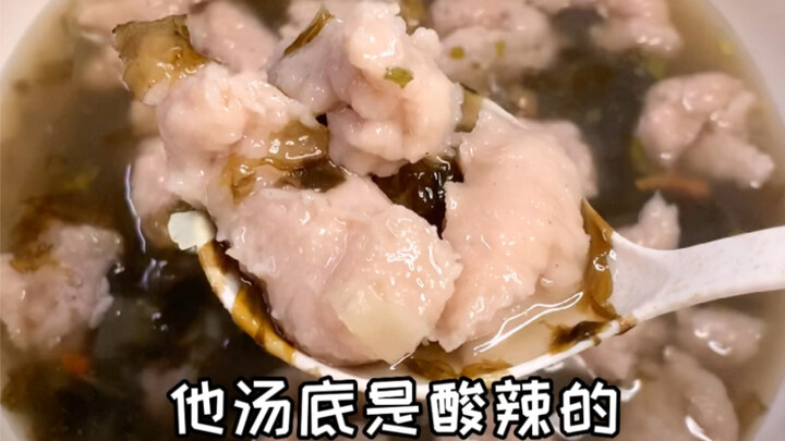 أنا متعب جدًا، كل ما أريده هو تناول شيء لذيذ، حتى إنني أضررت بسنّي من كثرة الأكل...