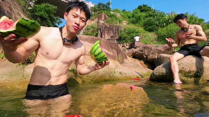 Swimming and eating watermelon with Little Brother in summer