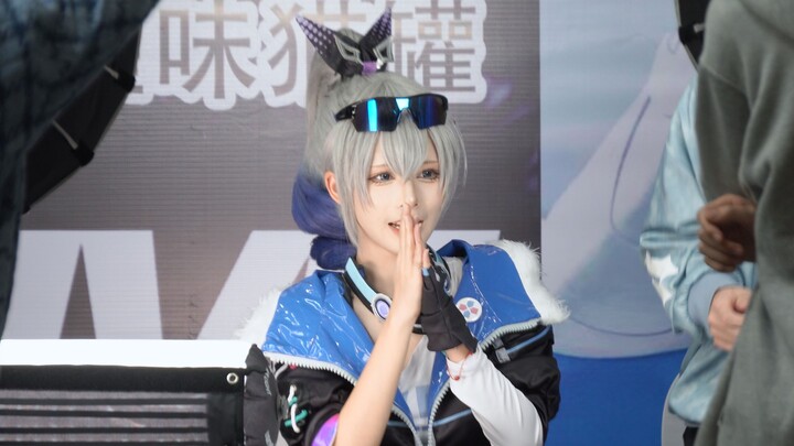 [Comic Con Footage] The fishy cat food looks so awesome!