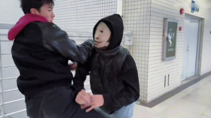 ในช่วงพักเรียน ฉันก็ “อยู่ร่วมกัน” กับพวกขโมยอาหาร (2)