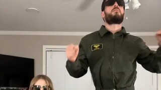 [Sharing] Father and daughter dance together in military uniforms - Made You Look - Meghan Trainor
