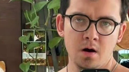 帅哥，冷静一点！你才24岁呀！！你可是差点就演蜘蛛侠的男人！！！！