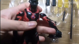 【Khoai tây chiên】Bạn tôi mua một mô hình Ultraman giá mười tệ