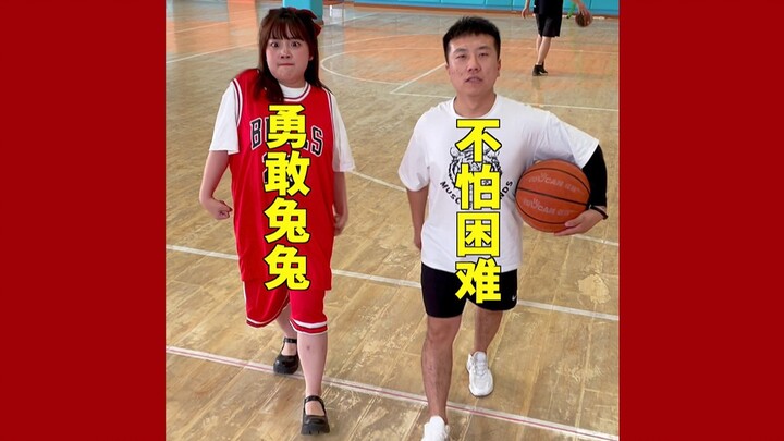 كم يمكن أن تكون فتاة طولها متر وربع ملهمة؟ إلى أن التقيتُ أخاً طوله متر وربع...