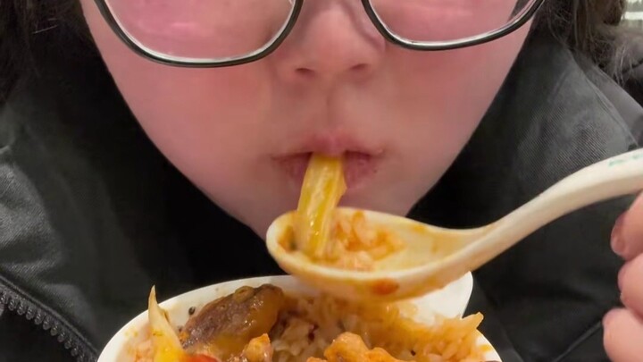 Sister Wa continues to deliver a consistent performance (eating