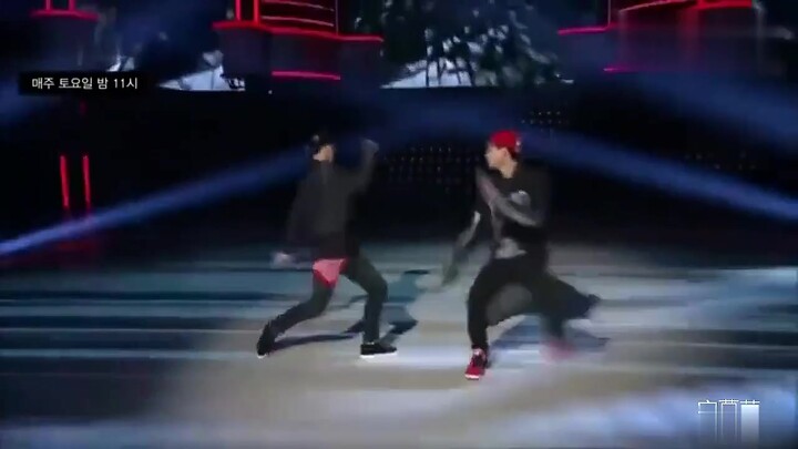 EXO：张艺兴帽子突然跳掉，金钟仁在特别自然的一脚踢开，超燃！