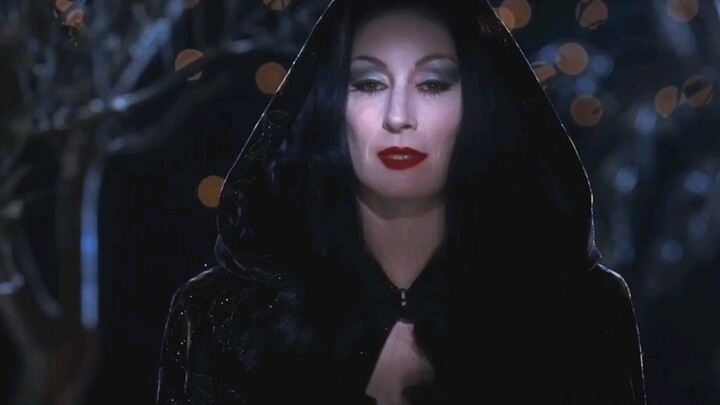 #TheAddamsFamily, she’s such a great mom; the whole family always stays sharp!