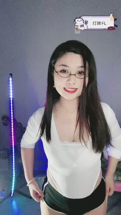 温柔姐姐连体衣超短裤（转身后面）弹幕高光3