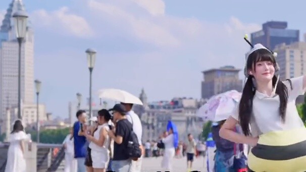 Saya berani pergi berdansa di Bund di Shanghai, sungguh memalukan!!!