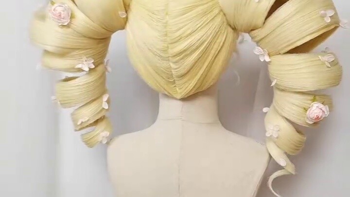 คุณช่วยบอกฉันอีกครั้งได้ไหมว่าทรงผมนี้หน้าตาเป็นอย่างไร? - - ชอบ Ultra Mother? - - - -